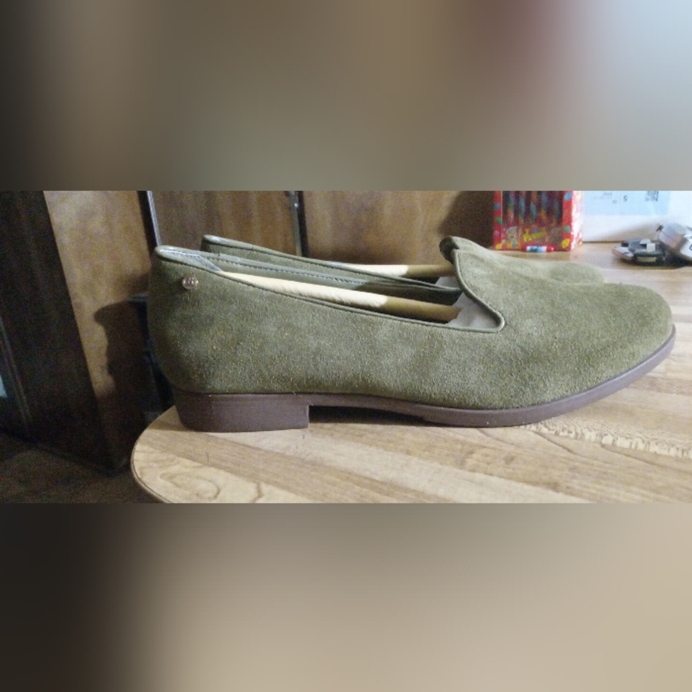 Bass Slip Ons womens dark moss 6m suede Lucille style shoes